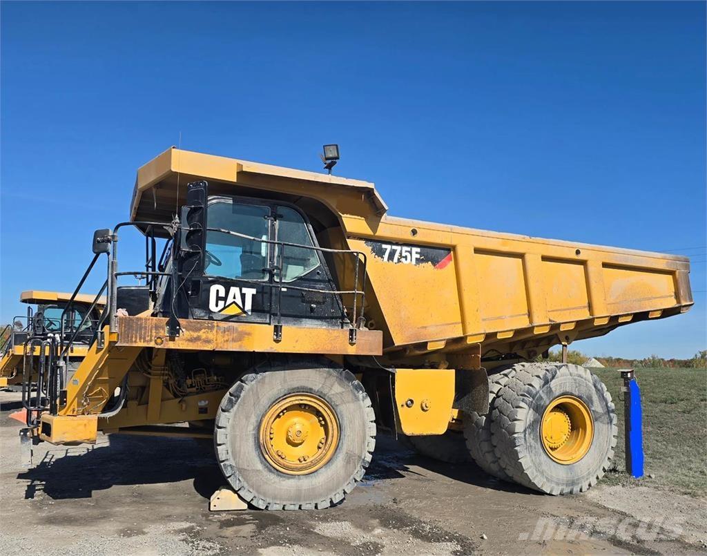 CAT 775F Dumper - Knickgelenk
