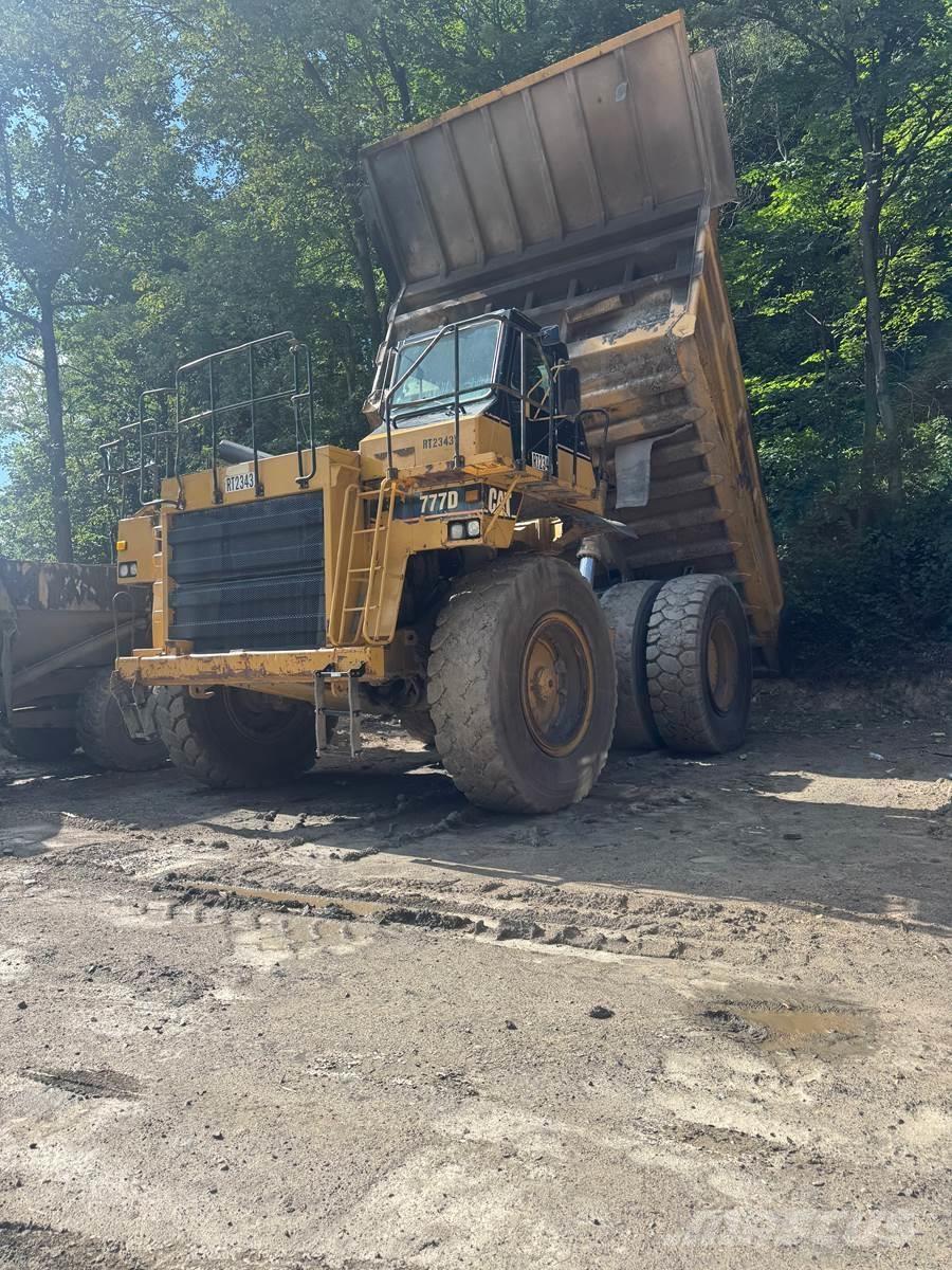 CAT 777D Dumper - Knickgelenk