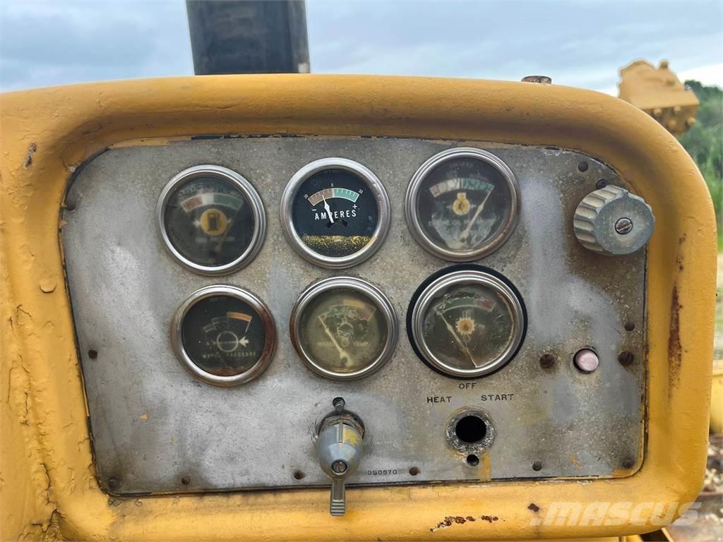 CAT D8H Bulldozer