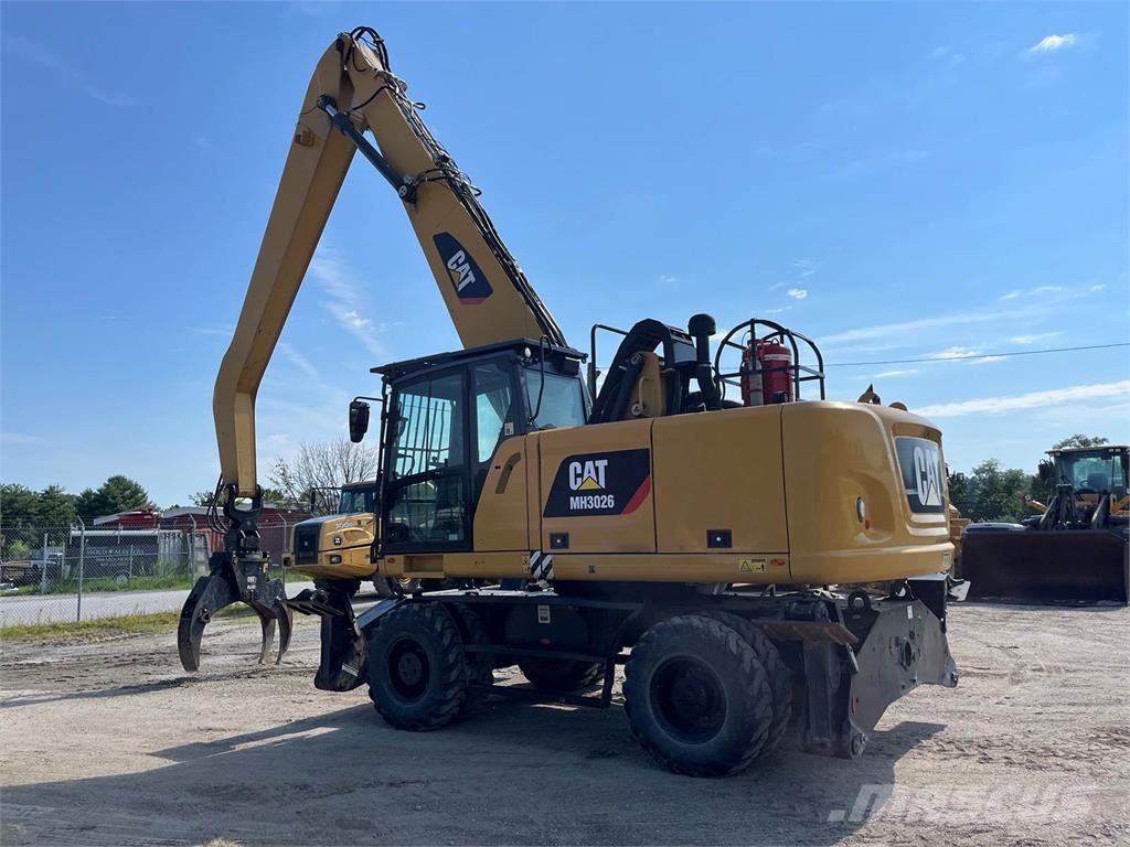 CAT MH3026 Abrissbagger