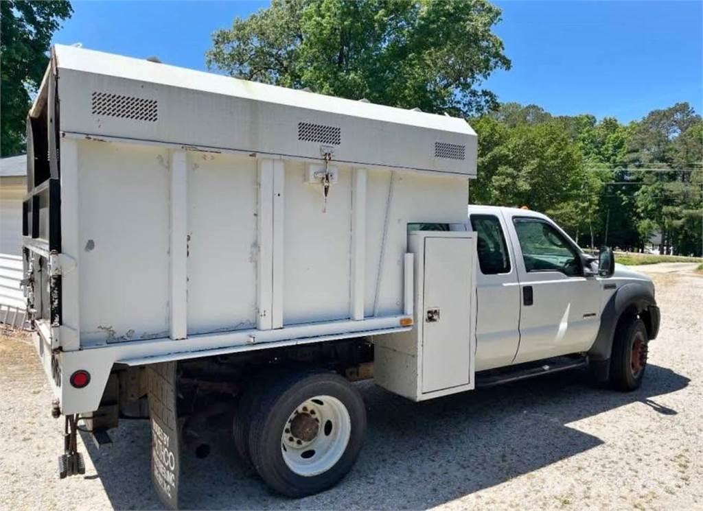 Ford F-550 Holztransportanhänger