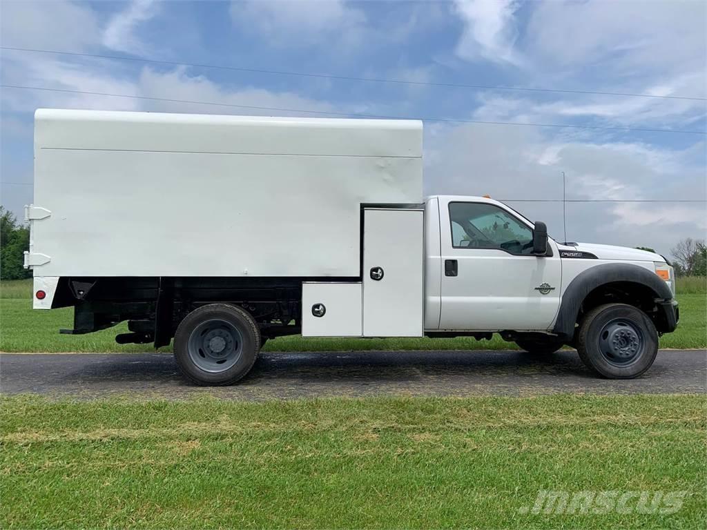 Ford F-550 Holztransportanhänger