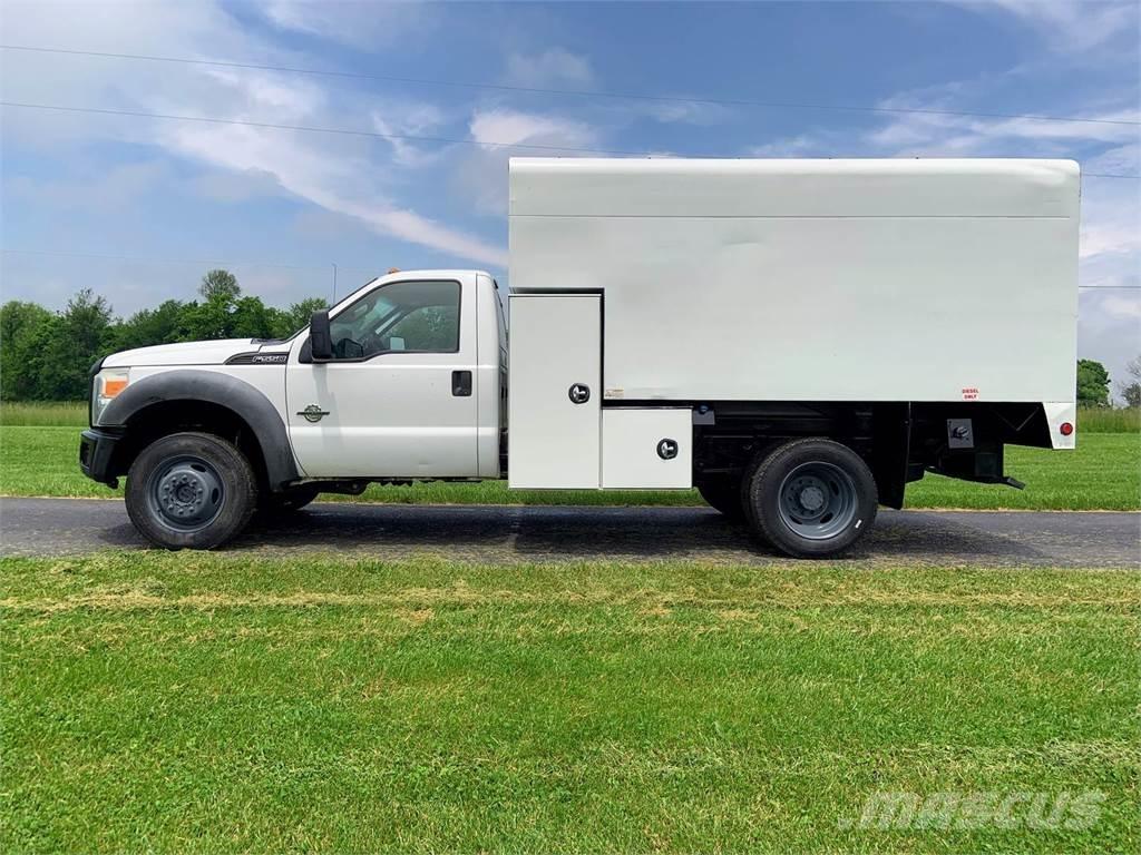 Ford F-550 Holztransportanhänger