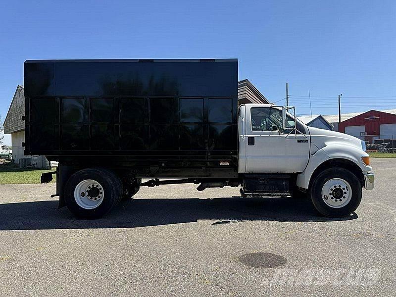 Ford F-750 Holztransportanhänger