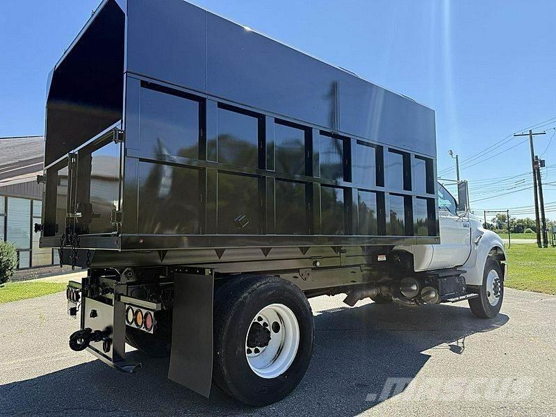 Ford F-750 Holztransportanhänger