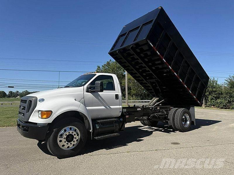 Ford F-750 Holztransportanhänger