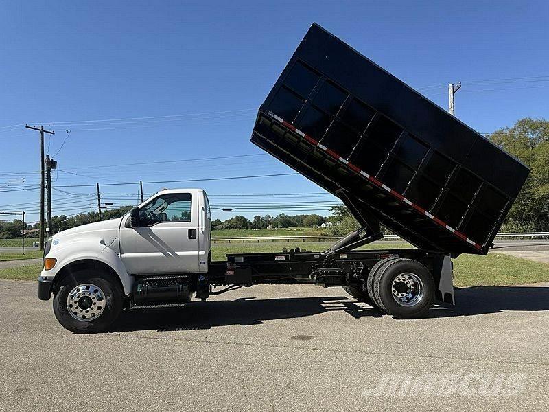 Ford F-750 Holztransportanhänger