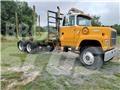 Ford L8000 Holzfahrzeuge