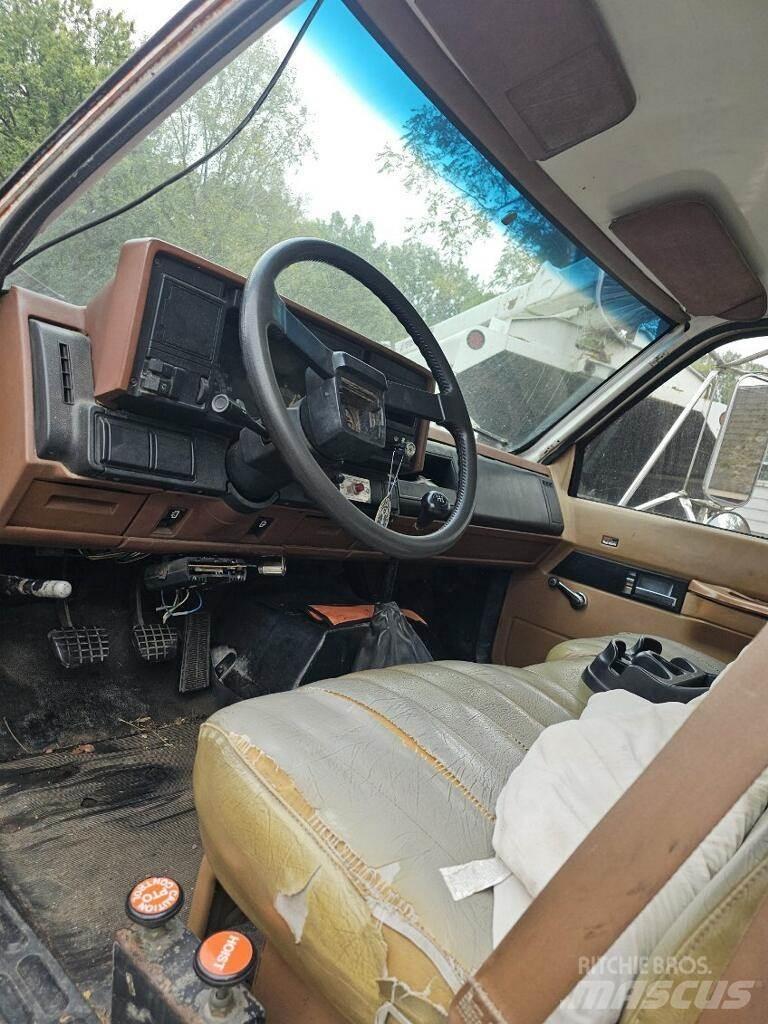 GMC C6000 Holztransportanhänger