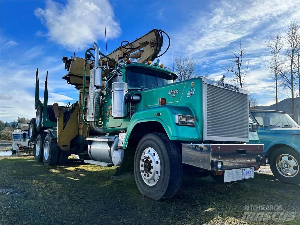 Mack RW700 Holzfahrzeuge