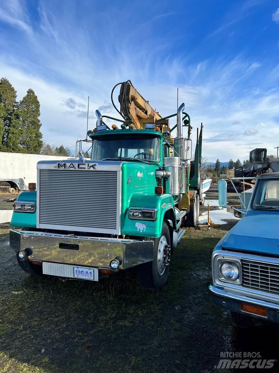 Mack RW700 Holzfahrzeuge