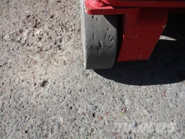 MEC 1330SE Scheren-Arbeitsbühnen