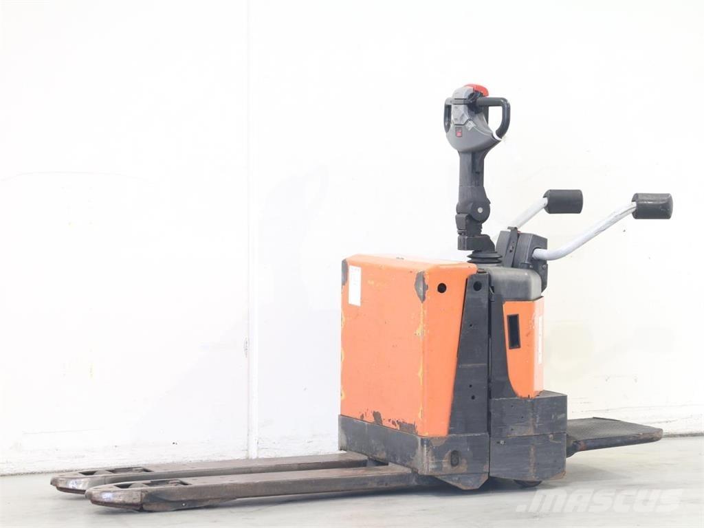 BT LPE200/8 Deichselstapler