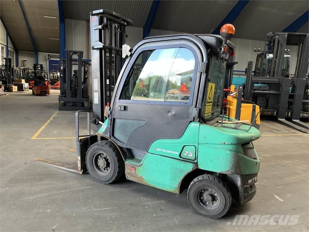 Mitsubishi FD25N Diesel Stapler