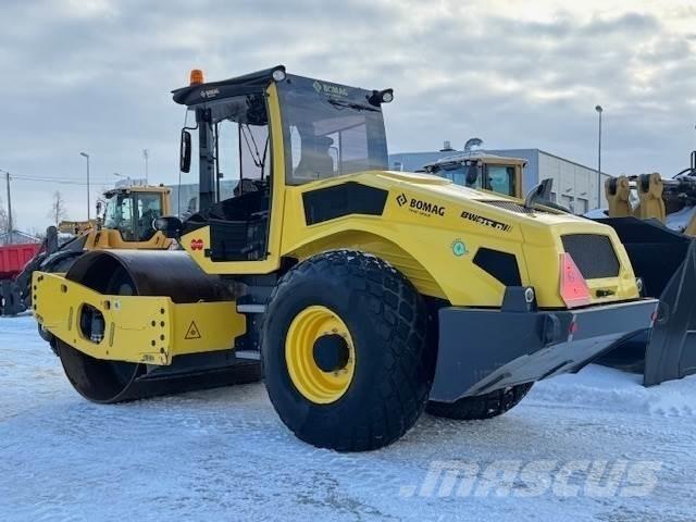 Bomag BW 213D-5 Sonstige Baumaschinen