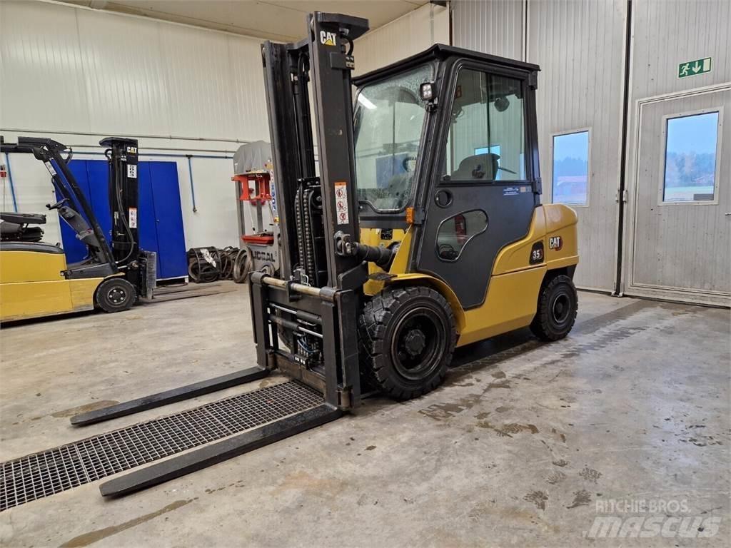 CAT DP35NT Diesel Stapler