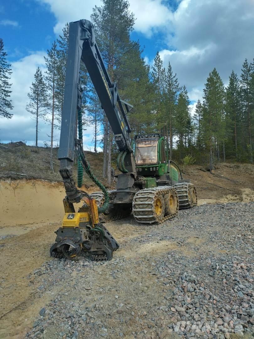 John Deere 1170G Harvester