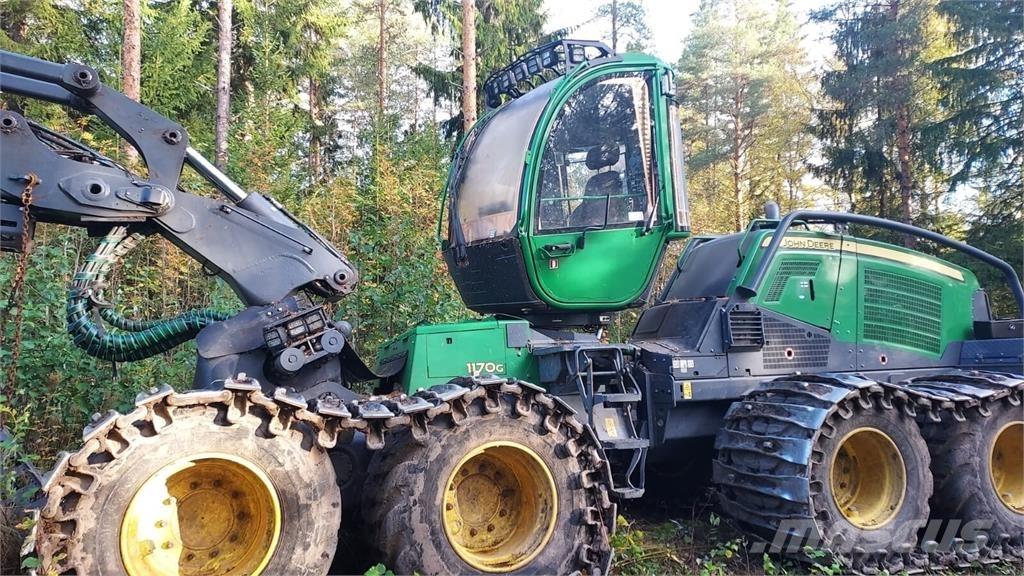 John Deere 1170G Harvester