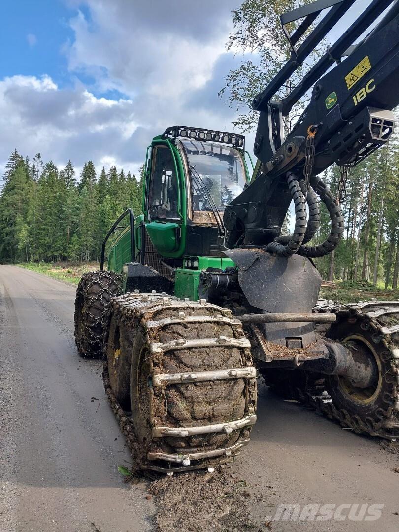 John Deere 1270 G Harvester
