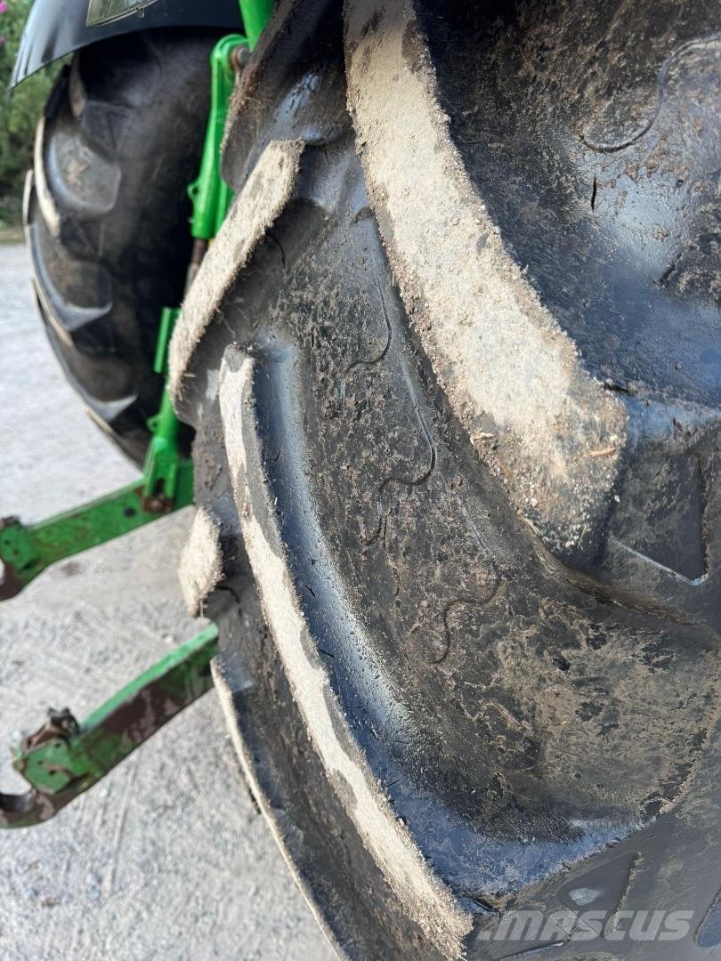 John Deere 6215R Traktoren