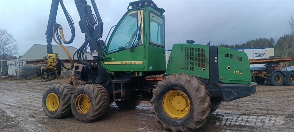 John Deere 770 D Harvester
