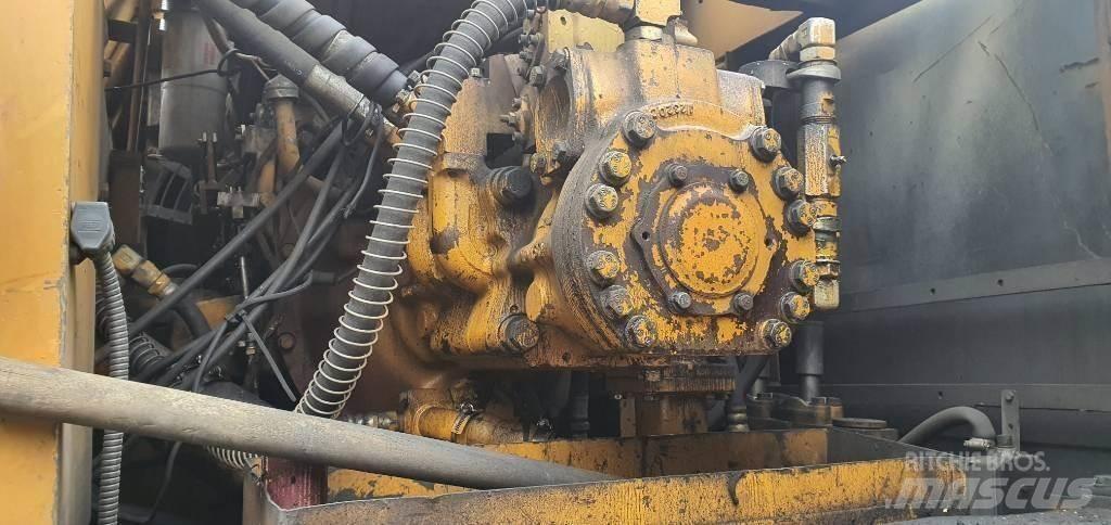 Komatsu PC300-3 Raupenbagger