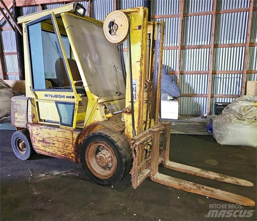 Mitsubishi FD25 Diesel Stapler