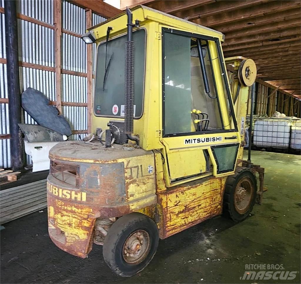 Mitsubishi FD25 Diesel Stapler