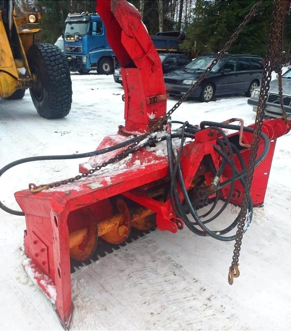  Ruuvilumilinko Schneefräse