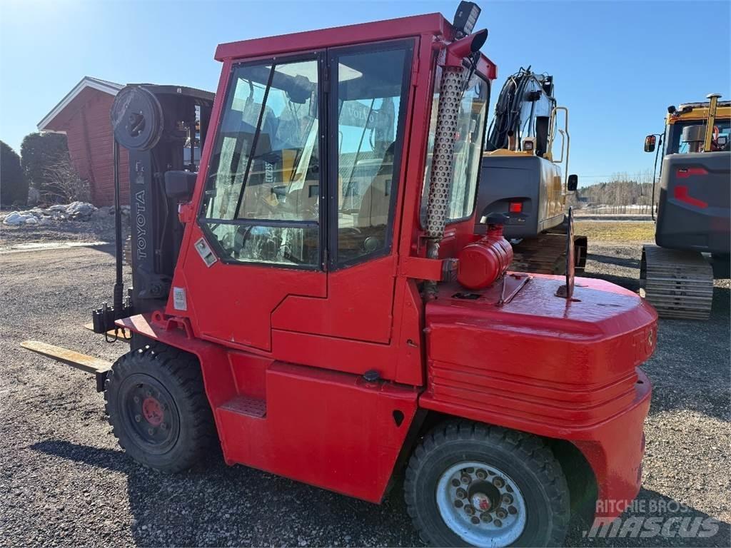 Toyota 02-5 FD35 Diesel Stapler