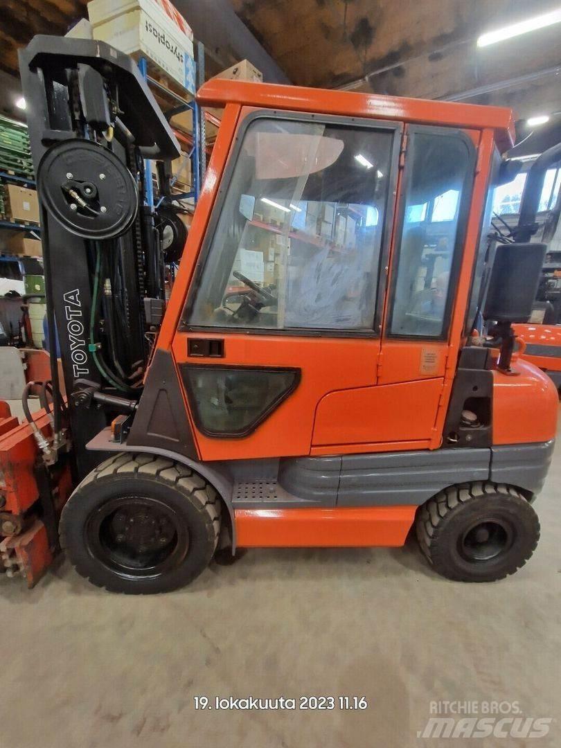 Toyota 02-6FDF30 Diesel Stapler