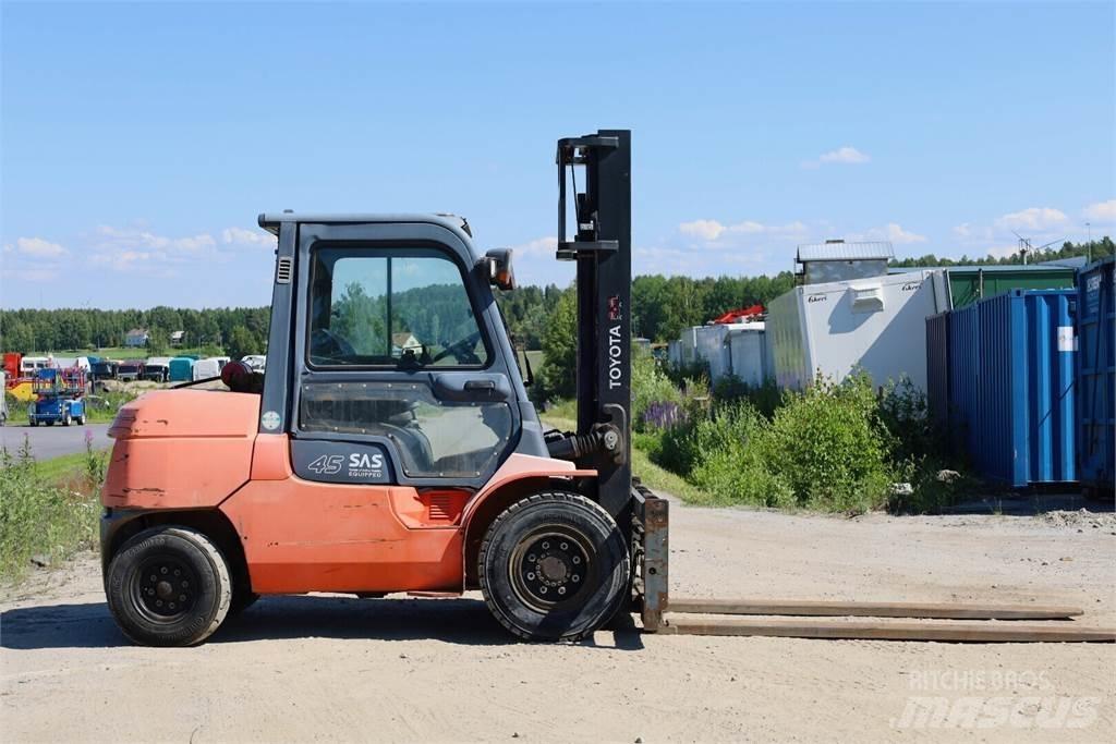 Toyota 7FD40 Diesel Stapler