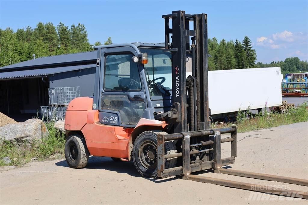 Toyota 7FD40 Diesel Stapler