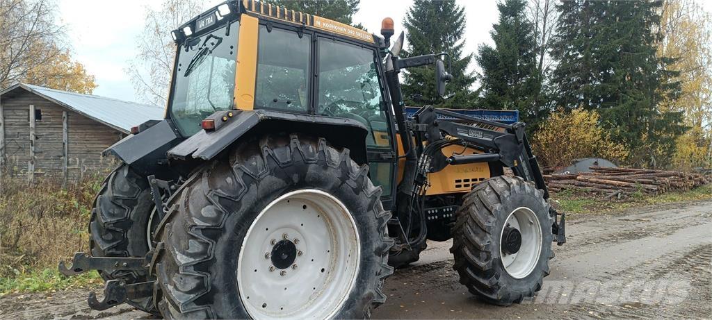 Valtra 8450 Traktoren