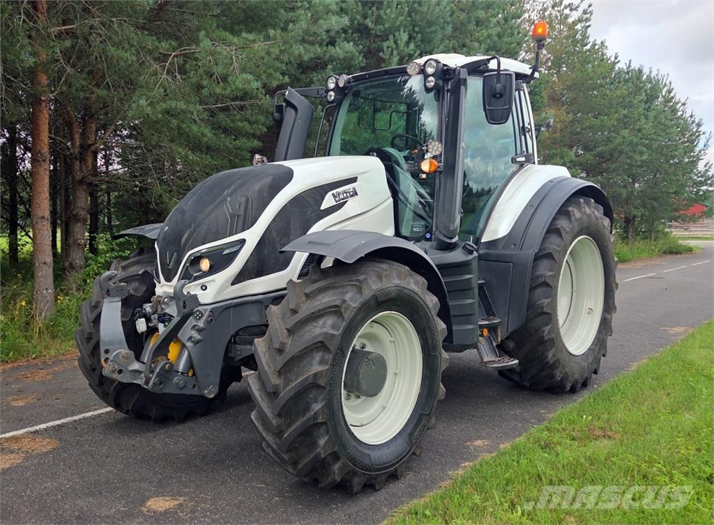 Valtra T254 Versu Traktoren