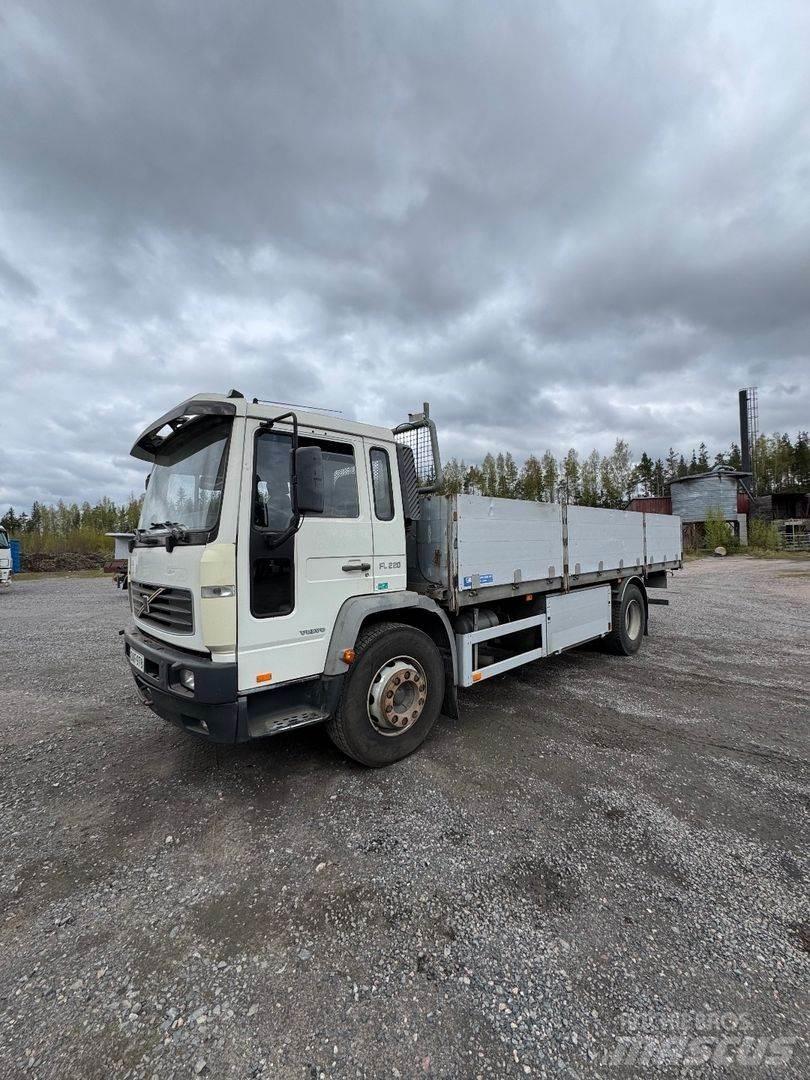 Volvo FL6 Pritschenwagen/Pritschenwagen mit Seitenklappe