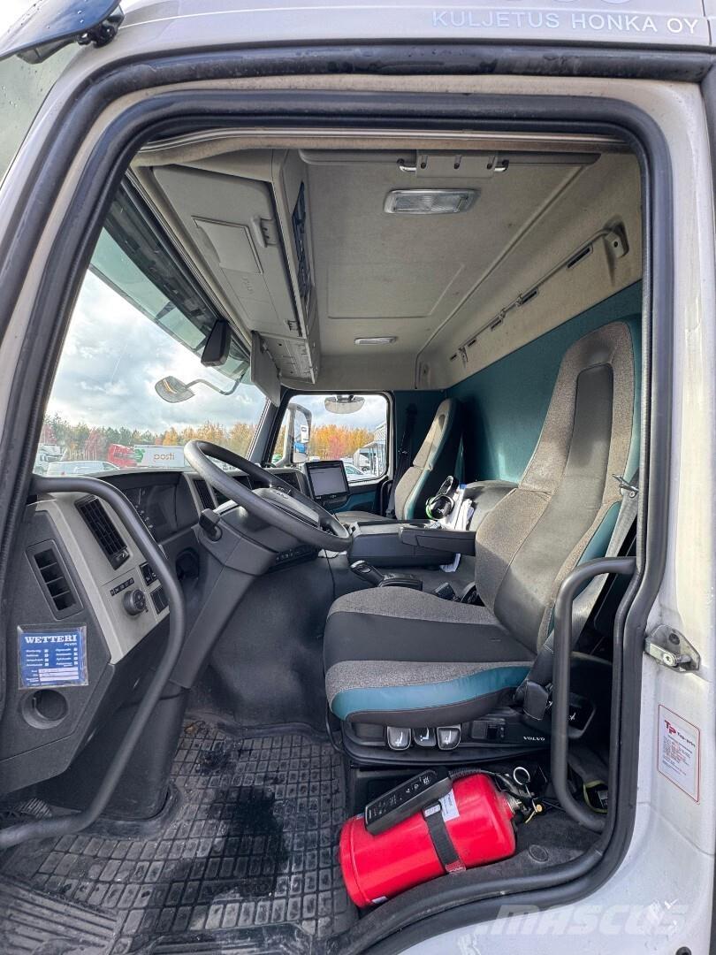 Volvo FM330 6x2 Kühlkoffer