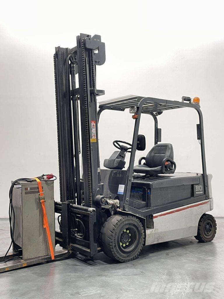 Nissan GQ02L30CU Elektro Stapler
