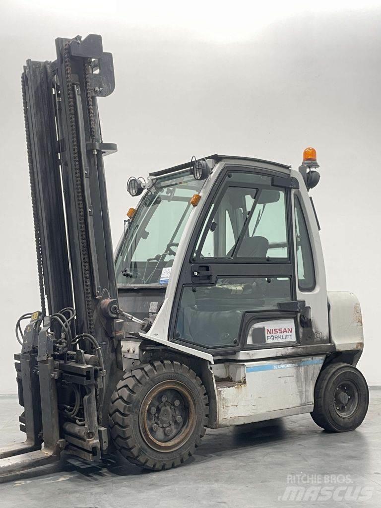 Nissan YG1D2A300 Diesel Stapler
