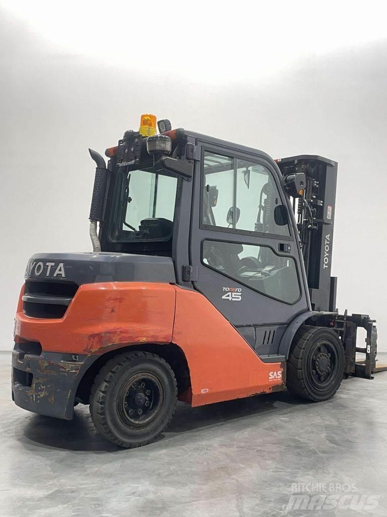 Toyota 40-8FD40N Diesel Stapler