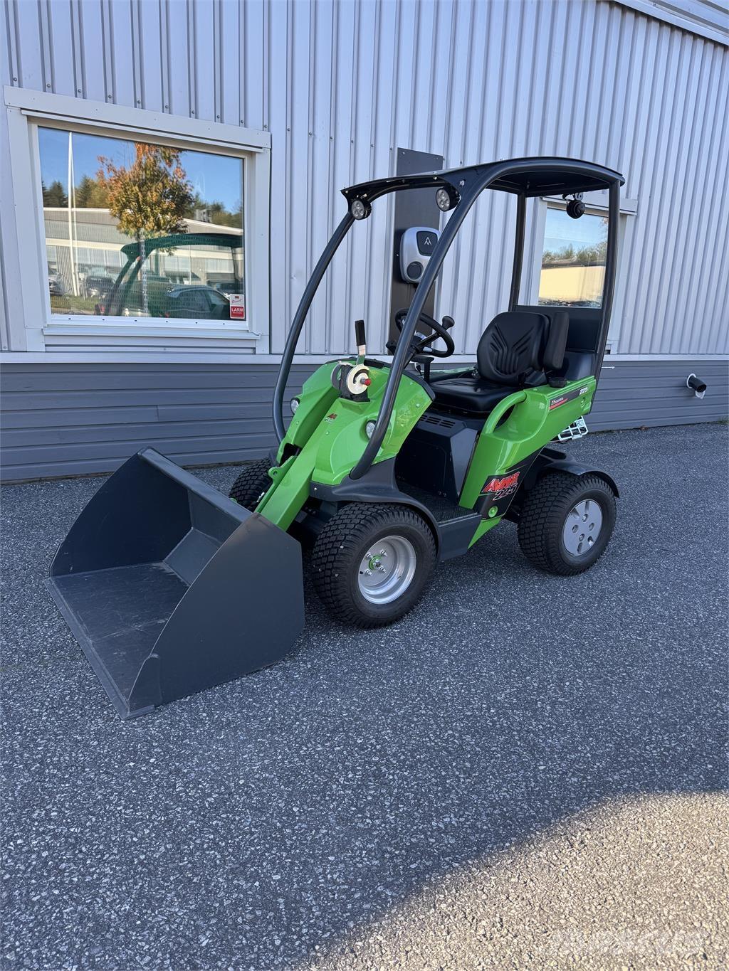 Avant 225 med skopa Kompaktlader