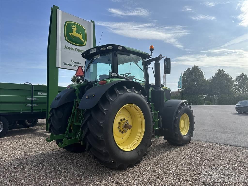 John Deere 6215R Traktoren