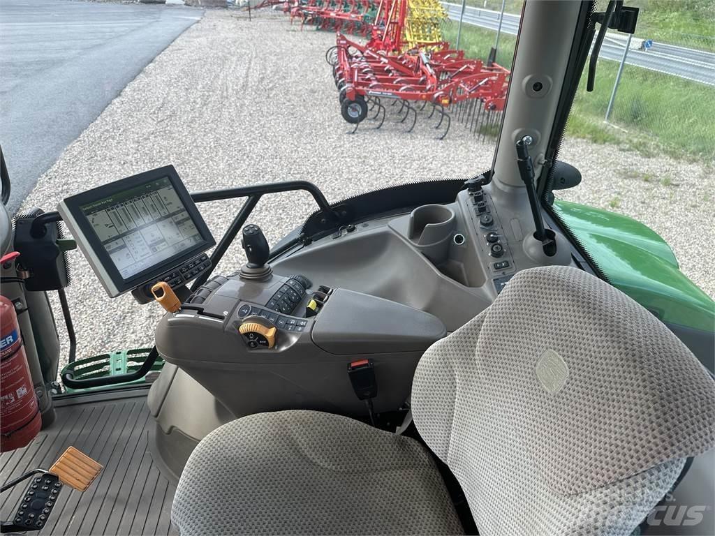 John Deere 6215R Traktoren