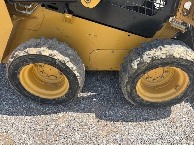 CAT 232D Reifen