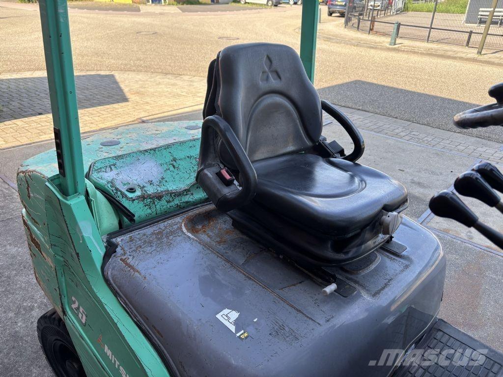 Mitsubishi FD25N Diesel Stapler