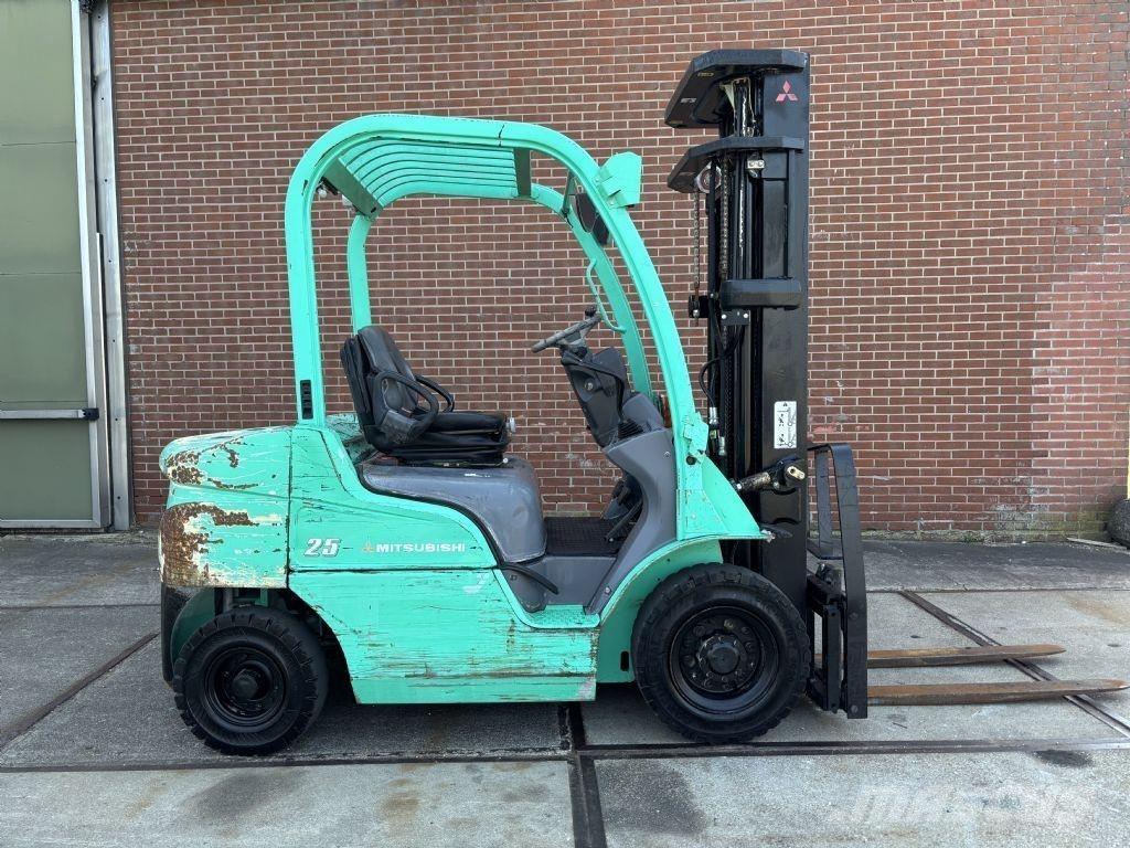 Mitsubishi FD25N Diesel Stapler