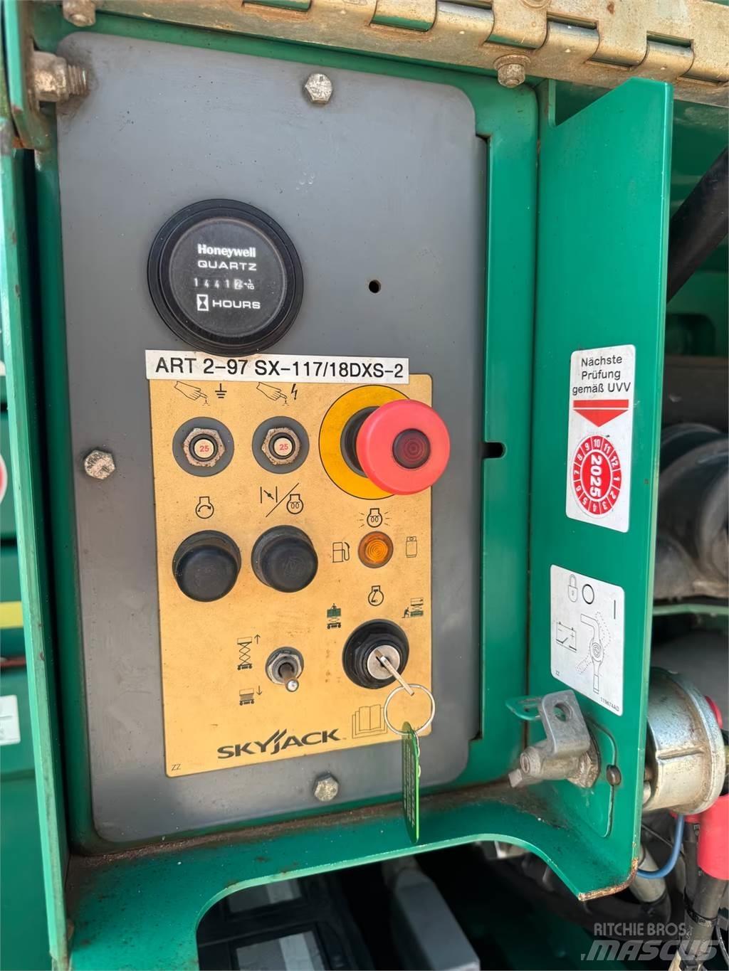 SkyJack 6832 RT Scheren-Arbeitsbühnen