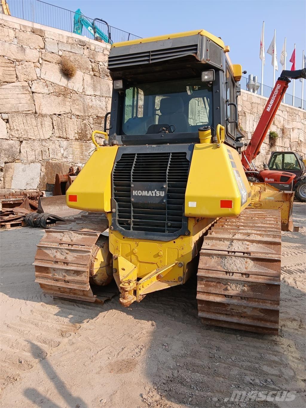 Komatsu D51PXI-22 Rohrverlegeraupen