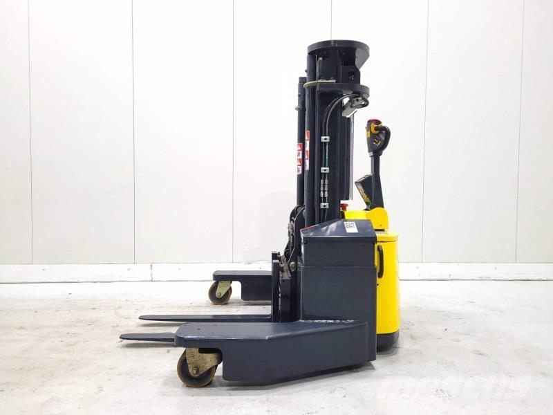 Combilift WR4 Reach-Stacker