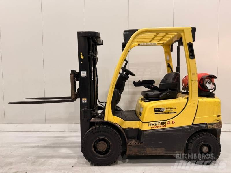 Hyster H2.5FT Gas Stapler